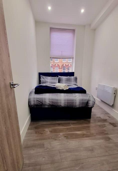 2 Bed Cosy Flat Close To Bus & Tube Station ลอนดอน ภายนอก รูปภาพ